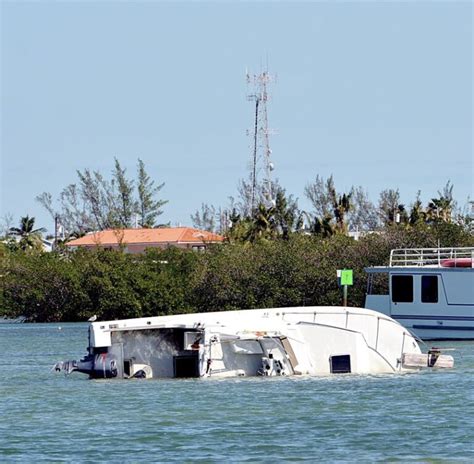 cancun tourist boat sinks